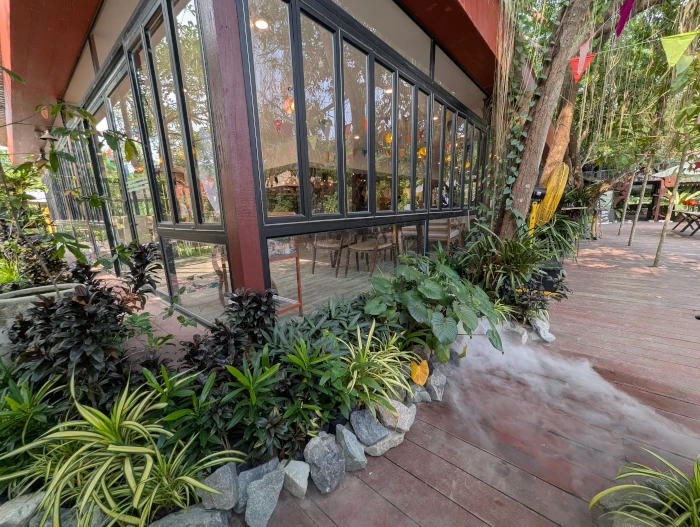 The Cafe In Siem Reap Botanical Gardens