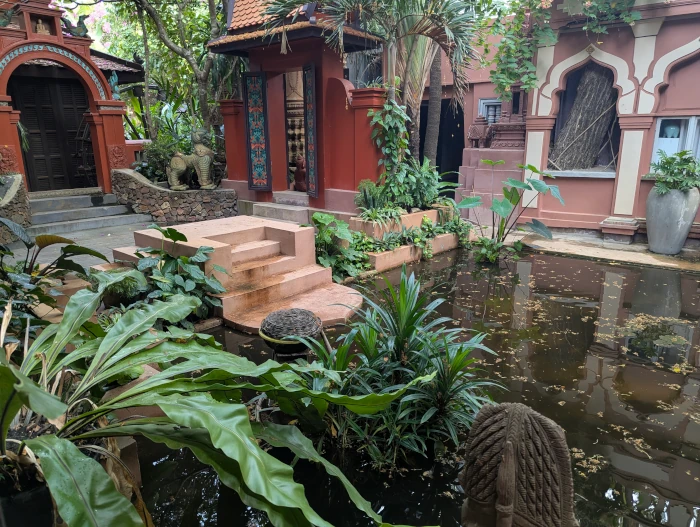 The shaded courtyard gardens at Theam's Gallery