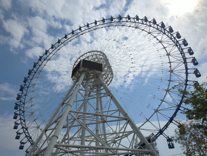 Ride the Angkor Eye Ferris Wheel at Sunset